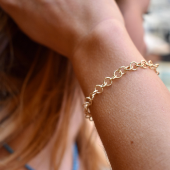 bracelet Ilaria à anneaux dorés porté