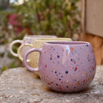 mugs en céramique lilas jaune et blanc
