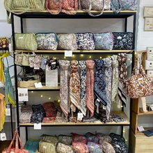 Les indispensables !

Sac week-end, sac vanity, cabas, trousse de toilette, trousse de maquillage, porte-monnaie, foulard ✨

Pour quel accessoire allez-vous craquer ? 

#artisanat #boutique #hyeres #blockprint #style #trousse #foulard #cabas #sacweekend #portemonnaie