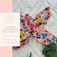 Pour les petites sirènes 🧜‍♀️
Ce maillot de bain ultra girly ravira vos petites princesses.
Chaque pièce est réalisée avec amour et minutie par Virginie à Mandelieu.
Notre créatrice confectionne ces merveilles avec soin et sélectionne des tissus liberty de qualité pour garantir un résultat parfait !
Confortable, tout doux, il s’adapte parfaitement aux morphologies des petites filles.

Aujourd’hui, zoom sur le modèle CALIFORNIA BLOOM,
disponible exclusivement sur l’eshop de CASSIOPÉE, lien en bio 😍😍!!! 
un bikini aux motifs colorés qui fera assurément sensation sur la plage ou à la piscine ☀️⛱️

Recevez dans les meilleurs délais votre commande, chez vous ou en point relais, grâce à la livraison en Colissimo ou récupérez directement votre achat en boutique grâce au Click & Collect. 

N’hésitez pas à nous contacter si vous avez des questions ✨ 

#artisanat #boutique #hyeres #local #bikinis #maillotdebain #liberty #mer #piscine #bateau #plage #bebenageur #cadeau #naissance